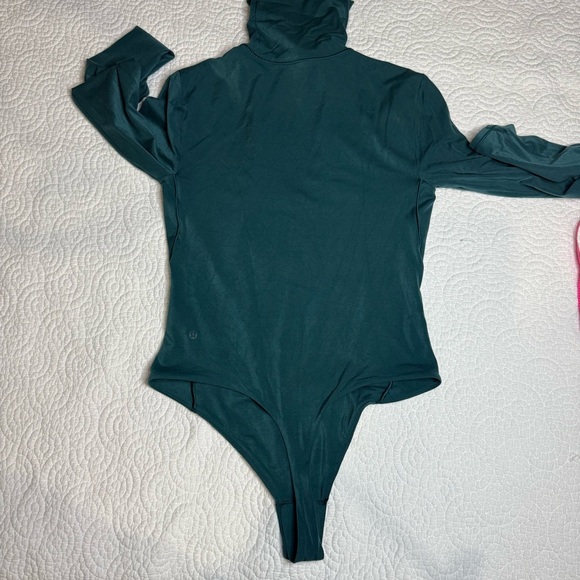 Lululemon Athletica Green Long Sleeve Fitted Bodysuit size small ultra soft Nulu - Picture 10 of 10